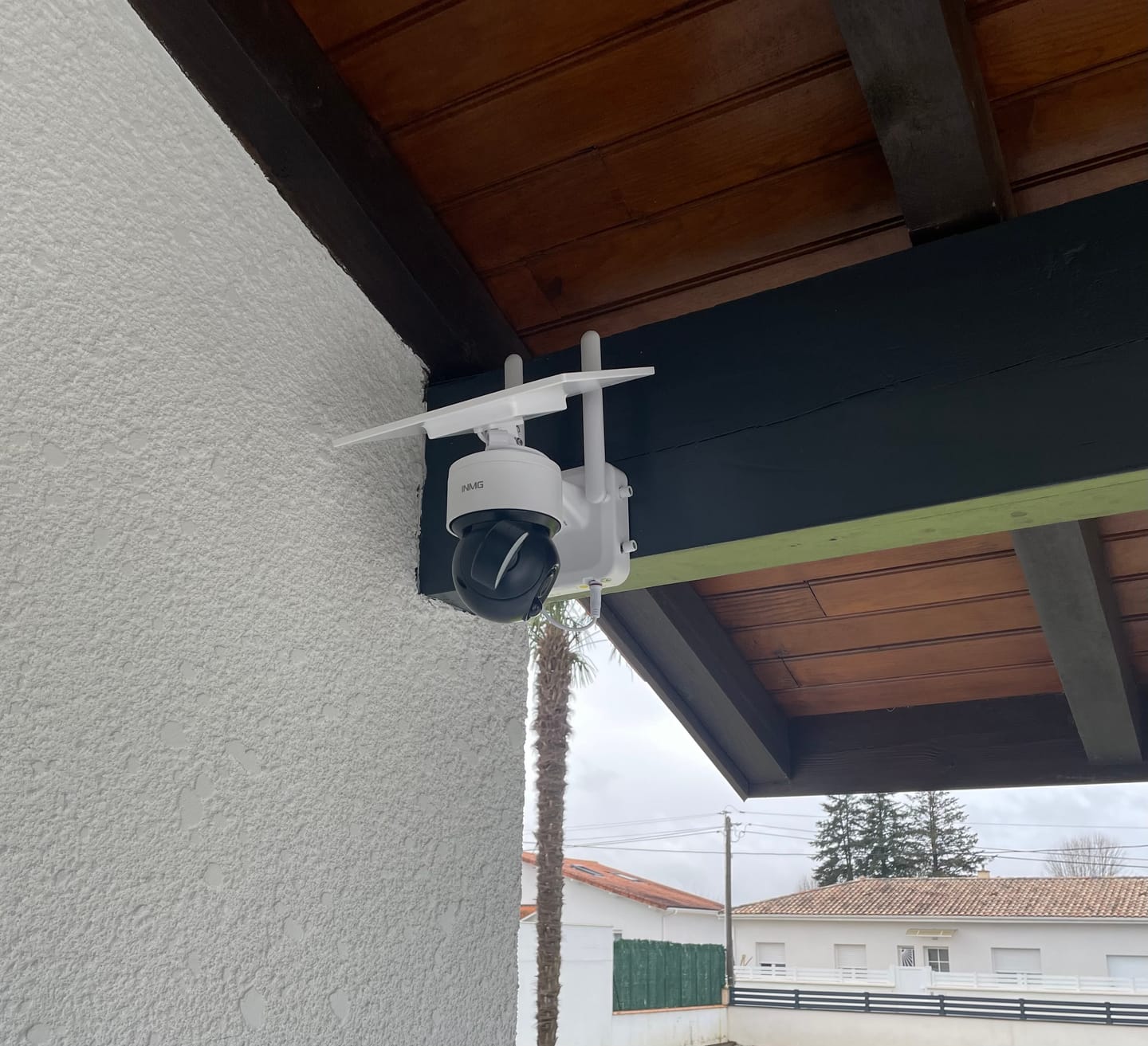 Caméra solaire extérieure installée